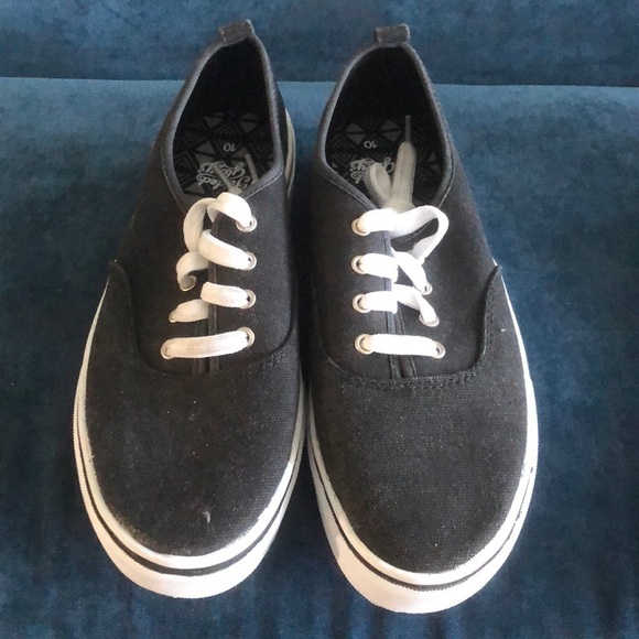 90's Classic black lace up low top platform sneakers in size 10 - Picture 1 of 3